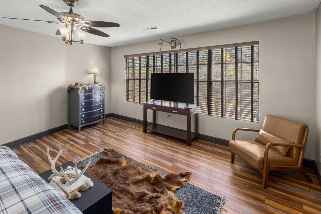 Stonegate Lodge Bear'S Den Kitchen, Pool, Firepit, Wifi ,Smart Tvs Eureka Springs Buitenkant foto