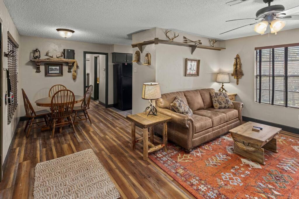 Stonegate Lodge Bear'S Den Kitchen, Pool, Firepit, Wifi ,Smart Tvs Eureka Springs Buitenkant foto