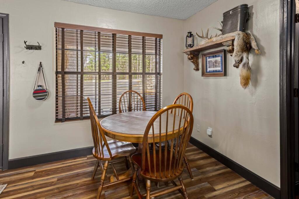 Stonegate Lodge Bear'S Den Kitchen, Pool, Firepit, Wifi ,Smart Tvs Eureka Springs Buitenkant foto