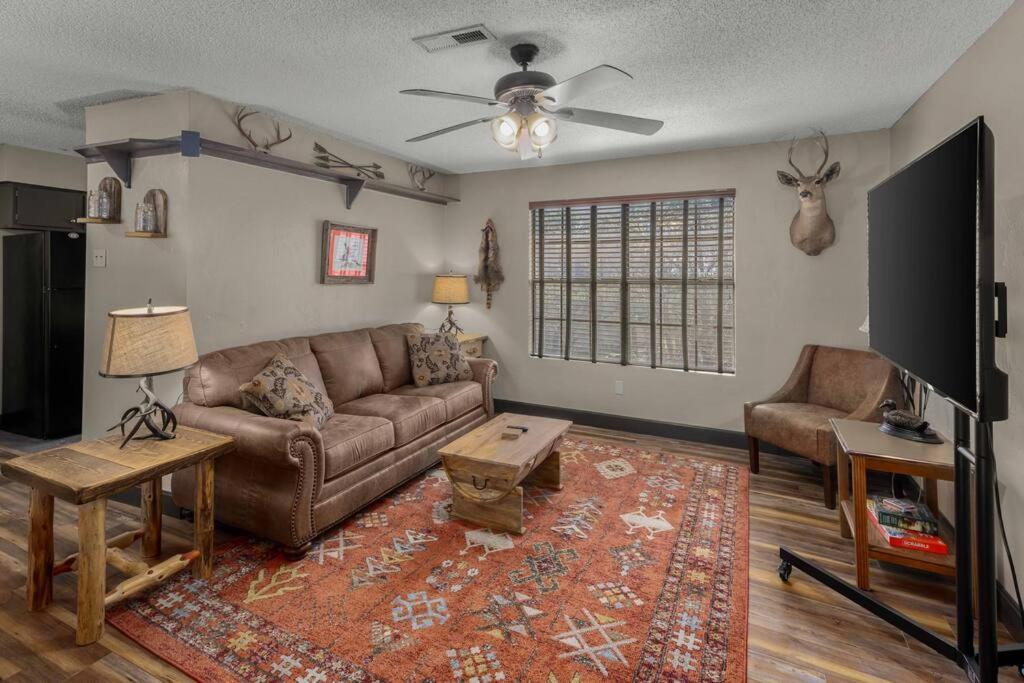Stonegate Lodge Bear'S Den Kitchen, Pool, Firepit, Wifi ,Smart Tvs Eureka Springs Buitenkant foto