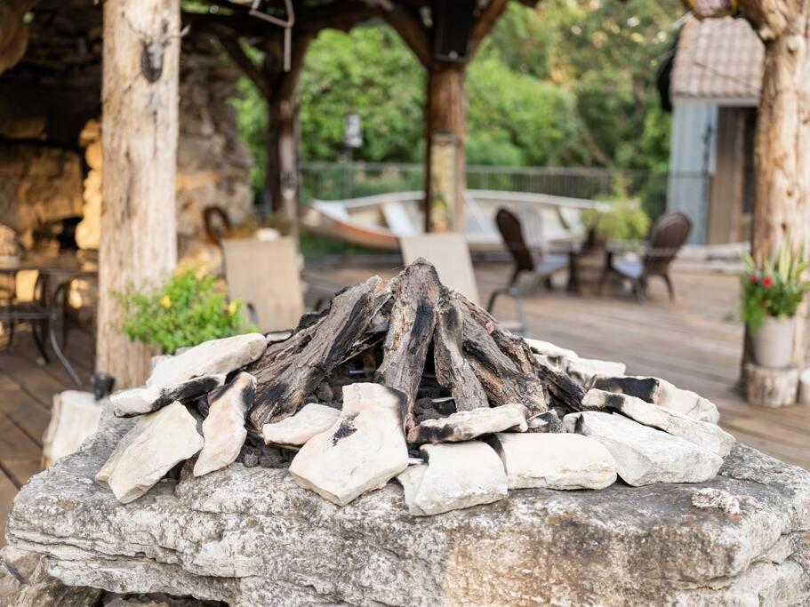 Stonegate Lodge Bear'S Den Kitchen, Pool, Firepit, Wifi ,Smart Tvs Eureka Springs Buitenkant foto