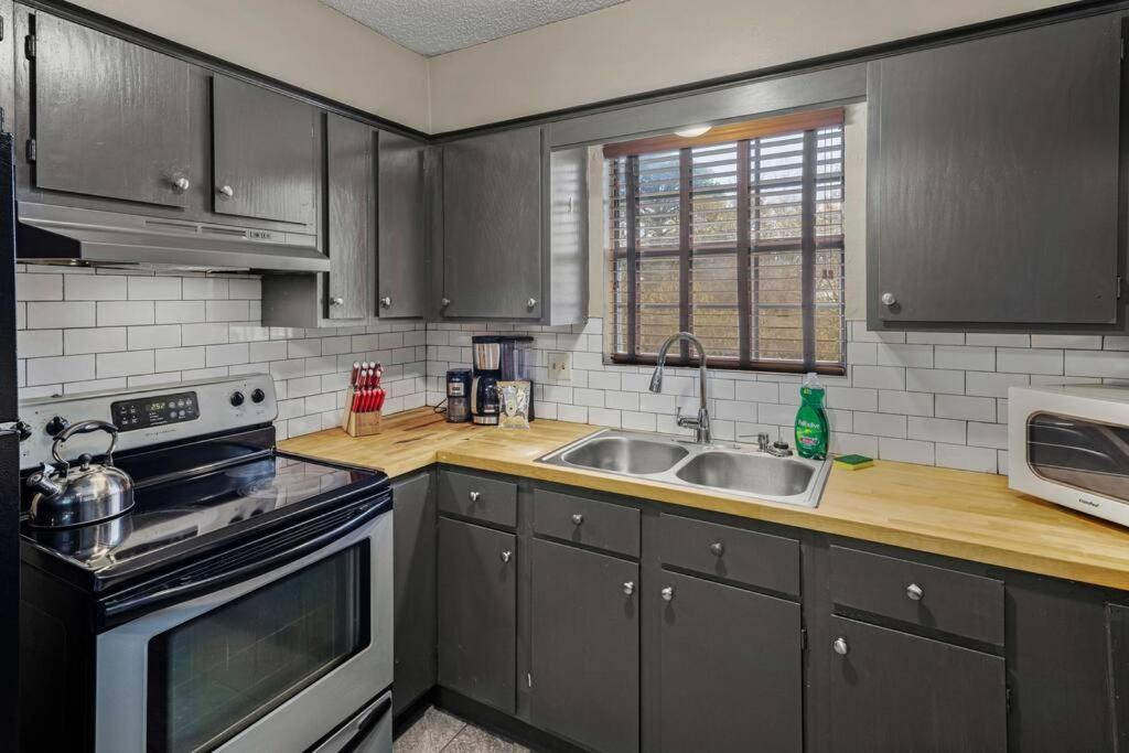 Stonegate Lodge Bear'S Den Kitchen, Pool, Firepit, Wifi ,Smart Tvs Eureka Springs Buitenkant foto